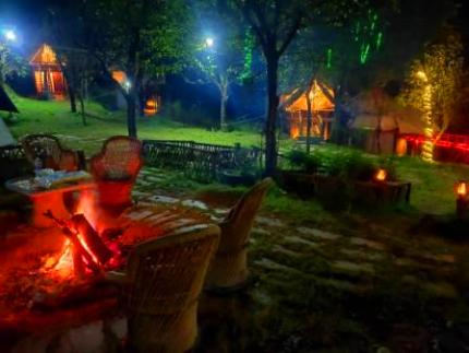 Bonfire Camping experience in Bir Billing packages for Luxury Camping